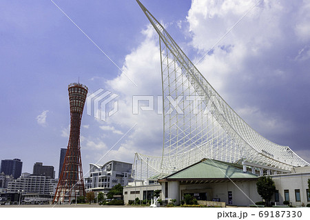 神戸　神戸海洋博物館と神戸ポートタワー　兵庫県神戸市 69187330