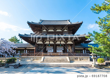 法隆寺 中門 春 （奈良県生駒郡斑鳩町） 2020年4月 69187708