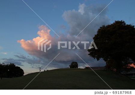夕暮れの呉羽山公園(富山) 夕暮れの呉羽山公園(富山) 69187968