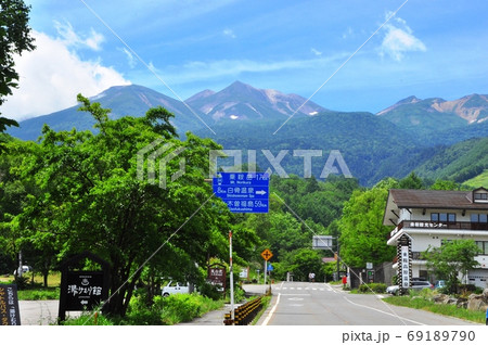 長野県松本市 夏の乗鞍岳と乗鞍観光センター 長野県松本市 夏の乗鞍岳と乗鞍観光センター 69189790