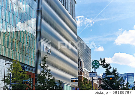 大阪ミナミ 心斎橋の街並み（心斎橋パルコ） 69189797