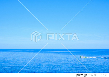 夏の日本海(新潟県糸魚川市にて) 夏の日本海(新潟県糸魚川市にて) 69190365