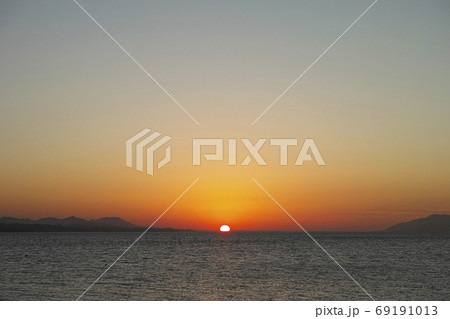 松江市から見た宍道湖の日の入りの写真素材