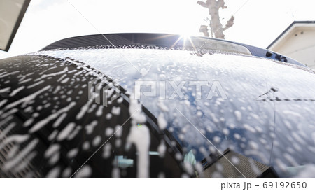【洗車】SUV リアガラスの泡を流す前 【洗車】SUV リアガラスの泡を流す前 69192650