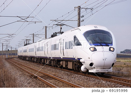 タレ目のソニック編成　885系・白いソニック 69195996