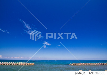 富山湾ごしに雲を見る夏 富山湾ごしに雲を見る夏 69196550