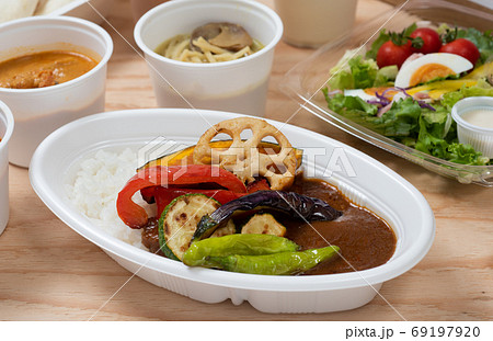 デリバリーのカレー　出前 69197920