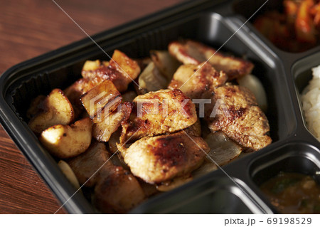 韓国料理のお弁当 モクサル豚肩ロースの炒め物 韓国料理のお弁当 モクサル豚肩ロースの炒め物 69198529