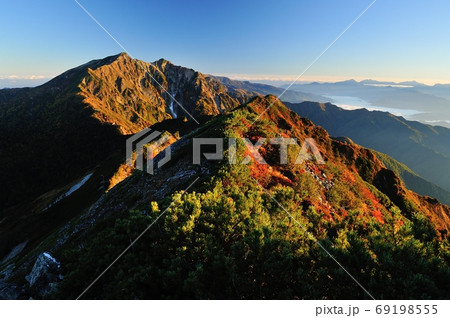 早朝の爺ヶ岳からの眺め 鹿島槍ヶ岳 早朝の爺ヶ岳からの眺め 鹿島槍ヶ岳 69198555