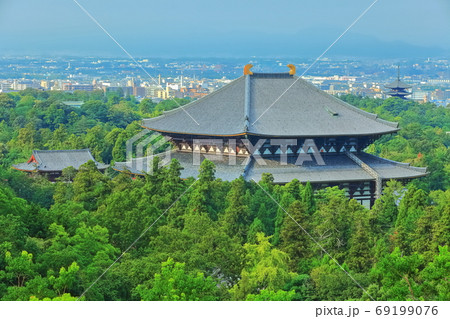 【奈良県】東大寺大仏殿と興福寺五重塔 【奈良県】東大寺大仏殿と興福寺五重塔 69199076