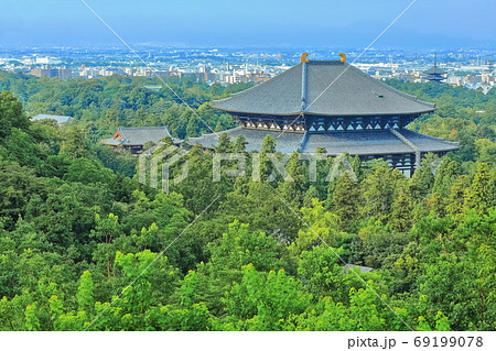 【奈良県】東大寺大仏殿と興福寺五重塔 【奈良県】東大寺大仏殿と興福寺五重塔 69199078