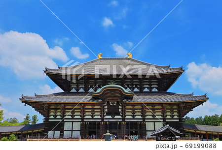 【奈良県】晴天下の東大寺　大仏殿 69199088