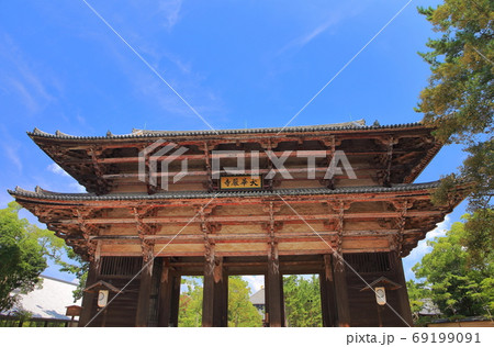 【奈良県】晴天下の東大寺 南大門 【奈良県】晴天下の東大寺 南大門 69199091