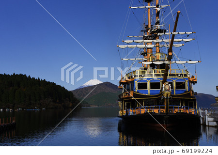 芦ノ湖の海賊船 69199224