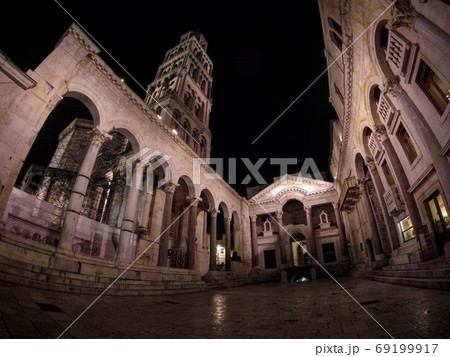 【ディオクレティアヌス宮殿】世界遺産|スプリト|夜の風景 【ディオクレティアヌス宮殿】世界遺産|スプリト|夜の風景 69199917