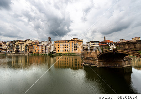 Santa Trinita Bridge and the River Arno - Florence Tuscany Italy Santa Trinita Bridge and the River Arno - Florence Tuscany Italy 69201624