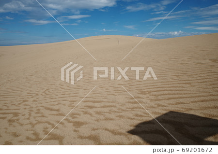 日本の鳥取砂丘の美しい風景 69201672