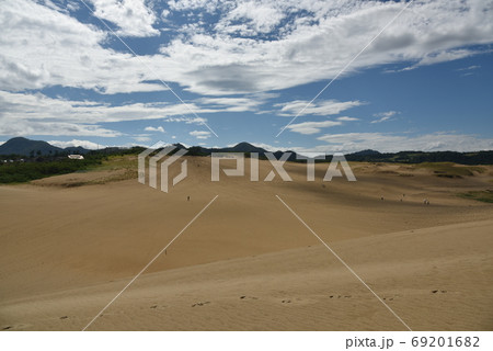 日本の鳥取砂丘の美しい風景 69201682