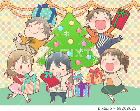 プレゼントをもらって喜ぶ子供たち クリスマスツリーのイラスト素材