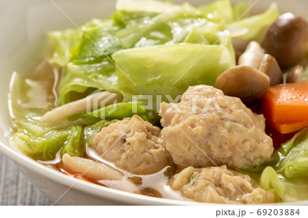 鶏だんご入り野菜たっぷりスープ。 鶏だんご入り野菜たっぷりスープ。 69203884