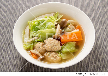 鶏だんご入り野菜たっぷりスープ。 69203897