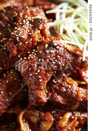 韓国料理 激辛骨付きカルビ 韓国料理 激辛骨付きカルビ 69204949