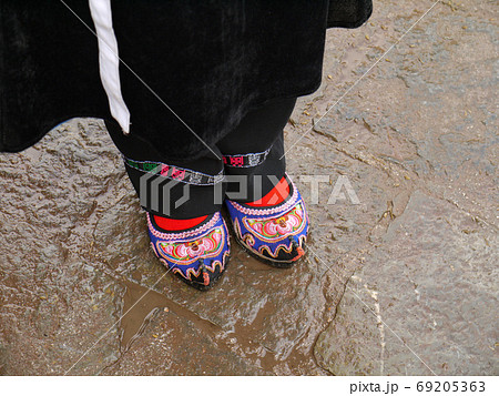 貴州省の民族衣装 69205363