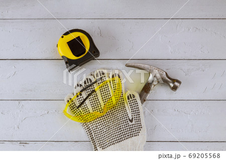 Construction hammer and set of protective gloves 69205568