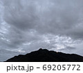 曇天の金華山と岐阜城 69205772