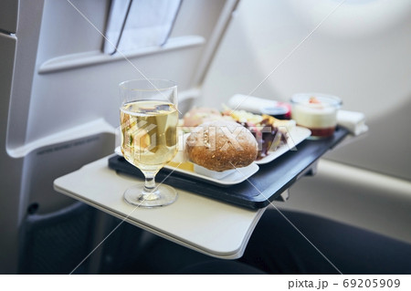 Airline meal served during flight Airline meal served during flight 69205909