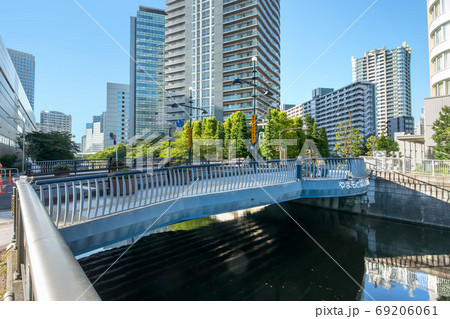 東京都目黒川に架かる山本橋 東京都目黒川に架かる山本橋 69206061