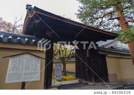 大徳寺 黄梅院の門前風景 大徳寺 黄梅院の門前風景 69206356