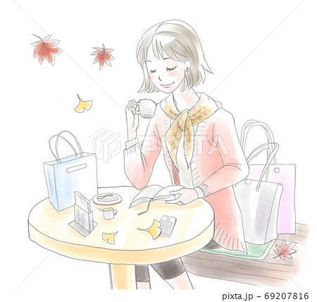 秋のカフェで読書をする女性 69207816