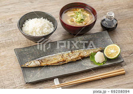 さんまの塩焼きとご飯 69208094