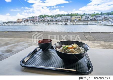田子の浦漁港で食べる美味しい生しらす丼 田子の浦漁港で食べる美味しい生しらす丼 69209754