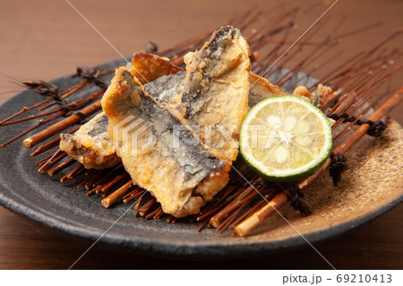 サンマの竜田揚げ 69210413