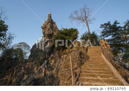 THAILAND MAE SOT TEMPLE SHRINE THAILAND MAE SOT TEMPLE SHRINE 69210740