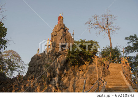 THAILAND MAE SOT TEMPLE SHRINE THAILAND MAE SOT TEMPLE SHRINE 69210842
