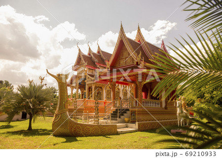 THAILAND TAK WAT KLANG SUAN DOK MAI TEMPLE THAILAND TAK WAT KLANG SUAN DOK MAI TEMPLE 69210933