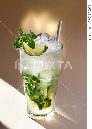 Rum Mojito Cocktail in Sunlight in selective focus 69212001
