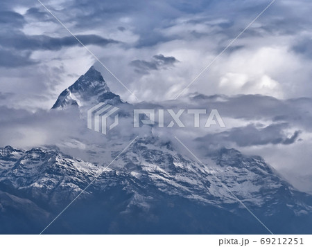 サランコットから望むヒマラヤの名峰マチャプチャレ Machapuchare, Nepal 69212251