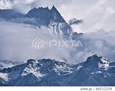 サランコットから望むヒマラヤの名峰マチャプチャレ Machapuchare, Nepal 69212256