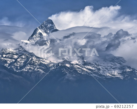 サランコットから望むヒマラヤの名峰マチャプチャレ Machapuchare, Nepal 69212257