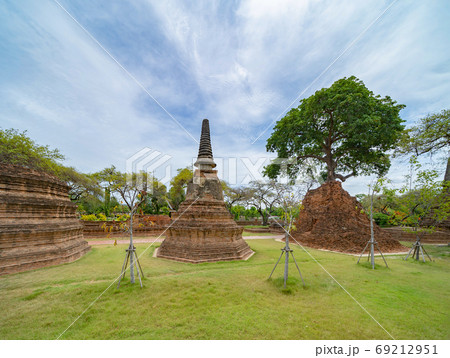 Old ruins of a temple in Phra Nakhon Si Ayutthaya province near Old ruins of a temple in Phra Nakhon Si Ayutthaya province near 69212951