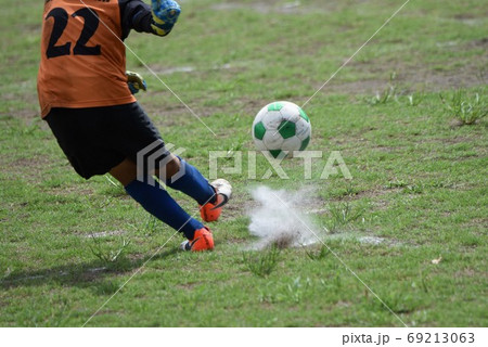 少年サッカー 試合風景の写真素材