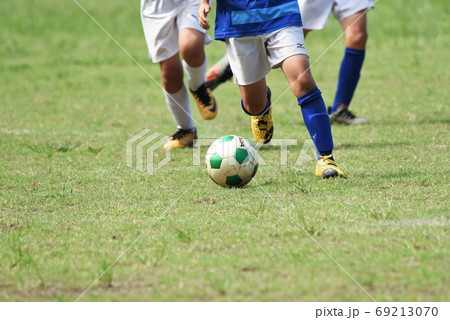 少年サッカー 試合風景の写真素材