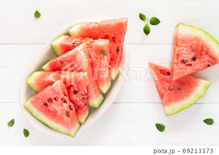 Sweet red watermelon slices 69213373