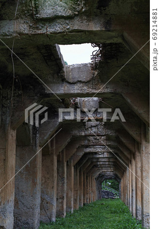 群馬県/ 古代遺跡を思わせる「旧太子駅」 69214881