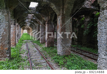群馬県/ 古代遺跡を思わせる「旧太子駅」 69214888