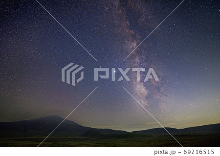 草千里ヶ浜と天の川 草千里ヶ浜と天の川 69216515